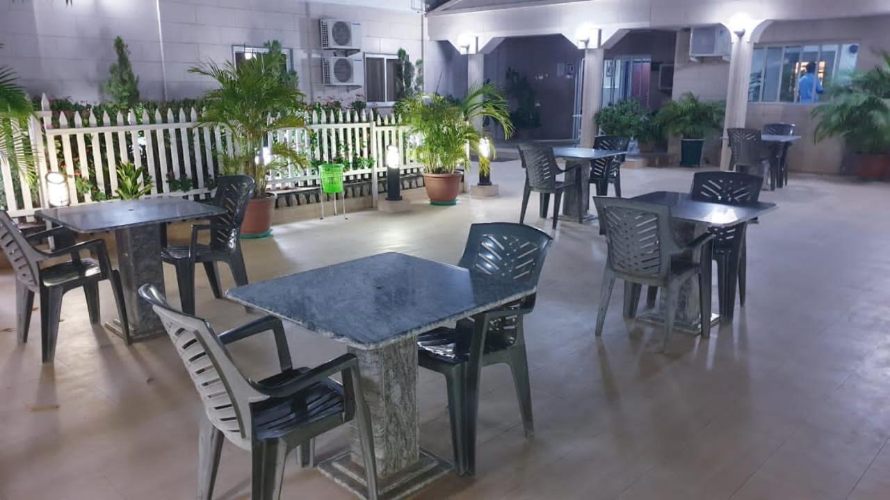 Prince Hotel Кано Екстериор снимка